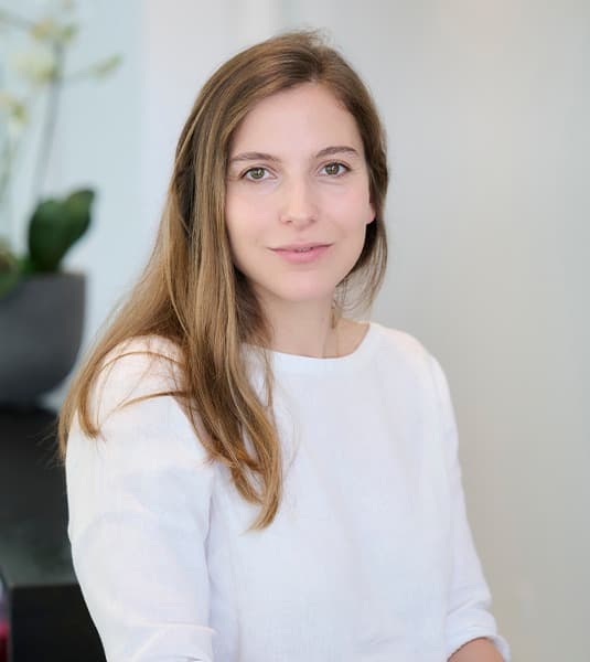 Dr Ariane de Lassus