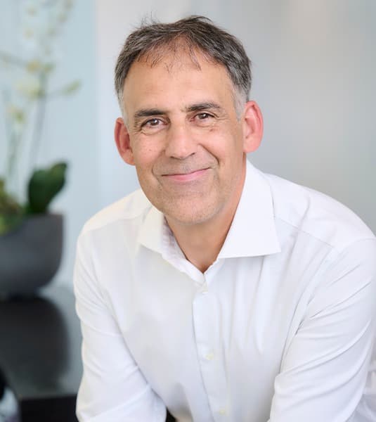Dr Bijan Farpour